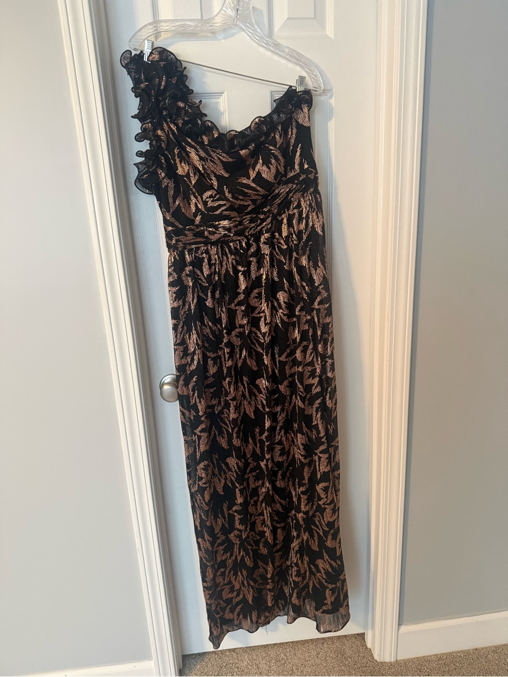 Adrianna Papell one-shoulder metallic embroidered evening gown size 16